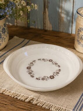 Vintage Pyr-O-Rey / Vintage Milk Glass Pie Plate - Brown Daisy